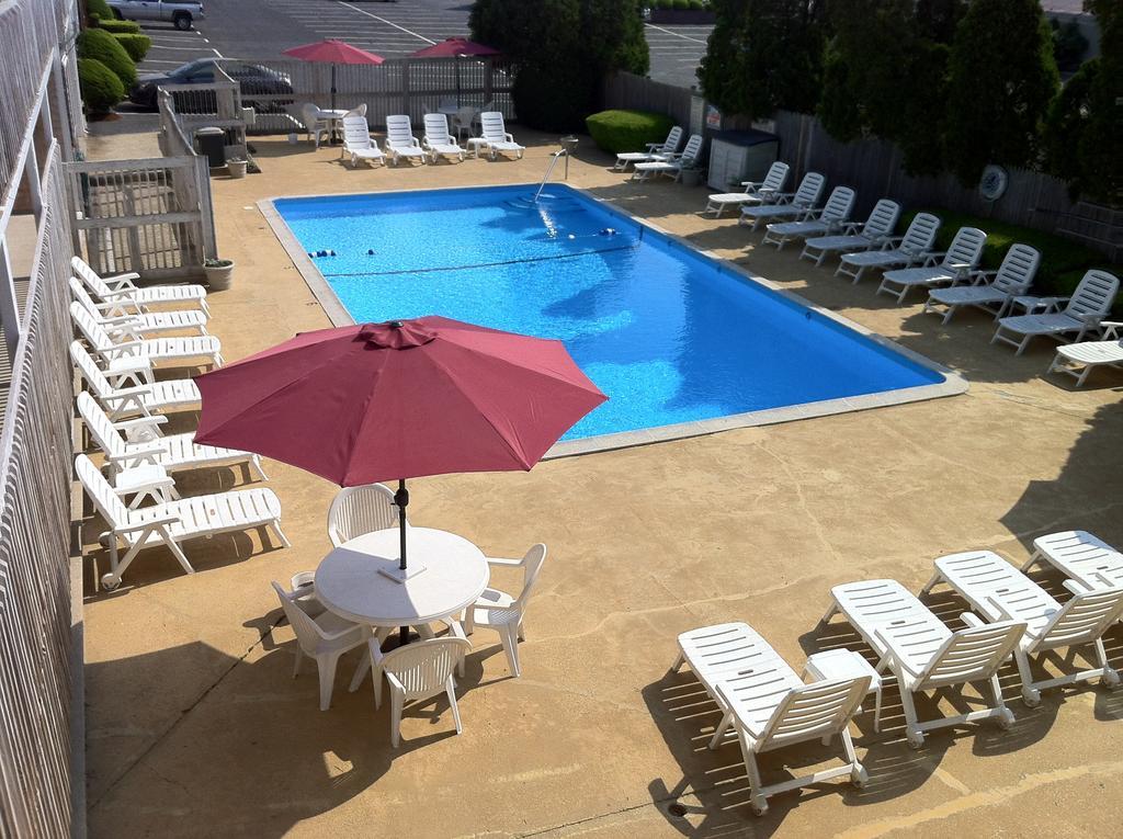 Holiday Hill Inn & Suites Денніс-Порт Екстер'єр фото